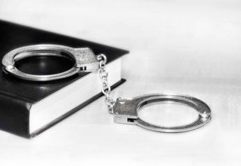 menottes arrestation